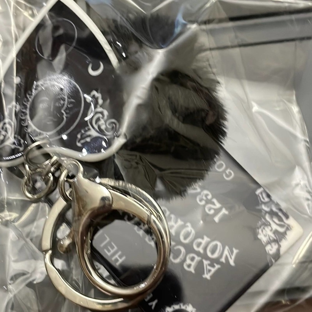 Ouija Planchette Keychain Pompom - Picture 4 of 5